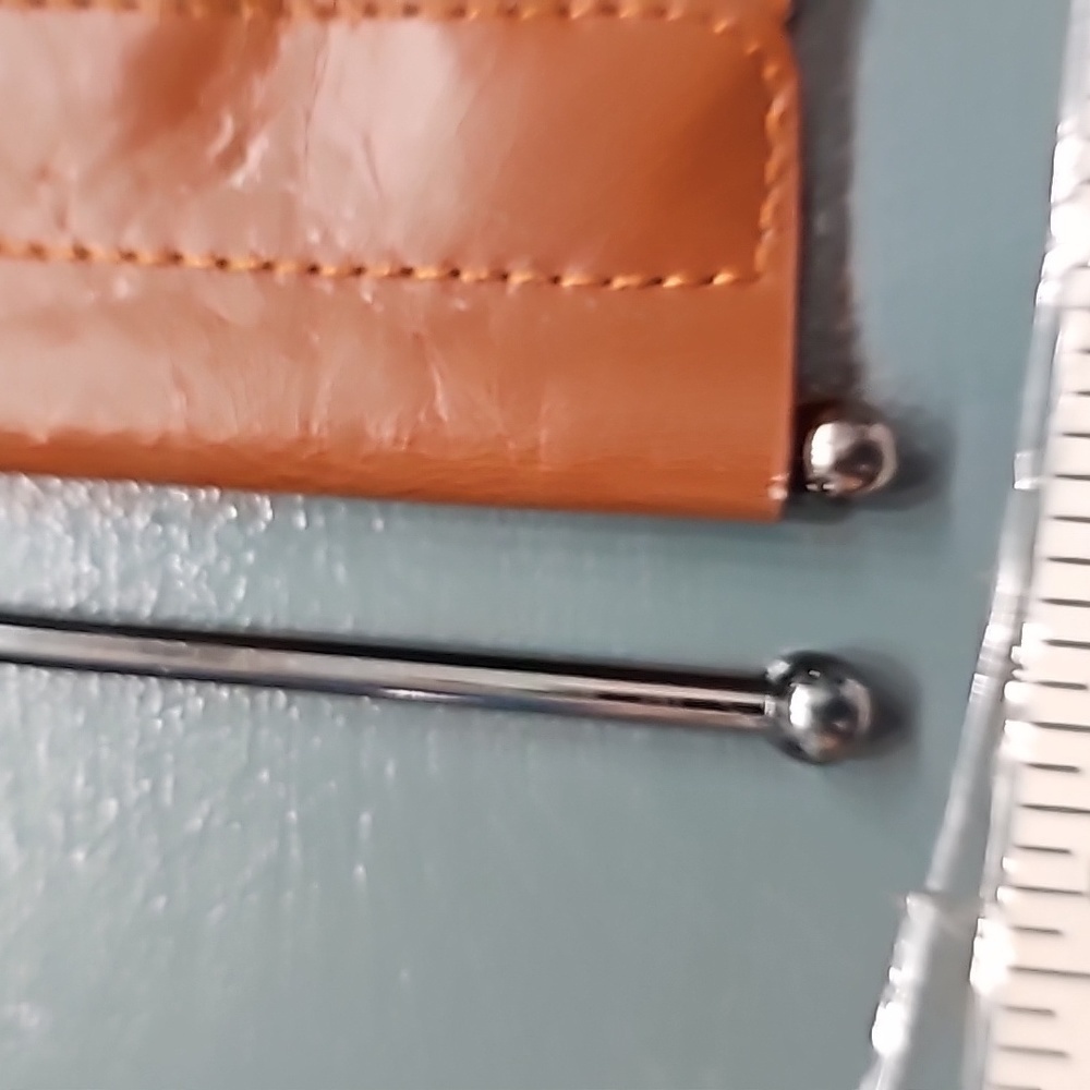 Stretch wide belt. There is some wear but picked it up because it is cut… - Picture 4 of 5